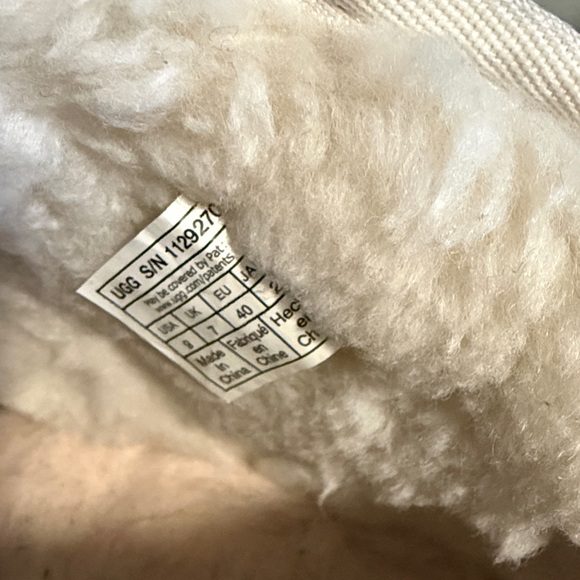 Ugg smooth leather mini boots - Picture 6 of 11